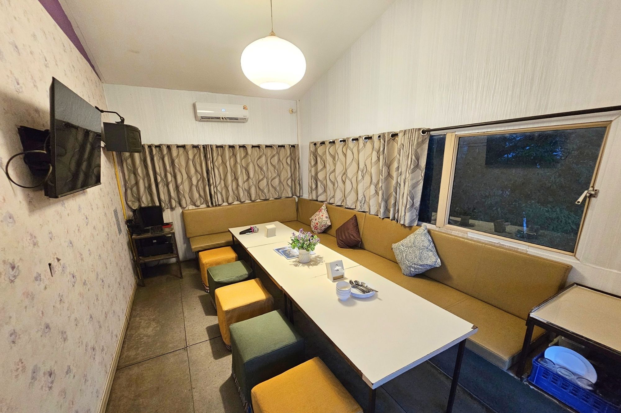 Karaoke ห้องคาราโอเกะ