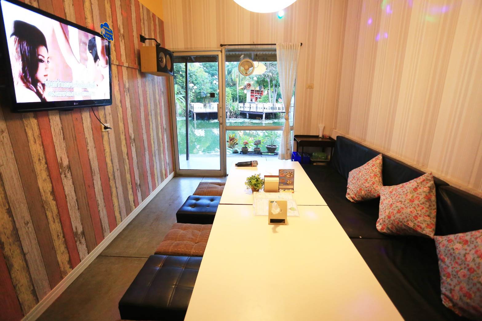 Karaoke ห้องคาราโอเกะ