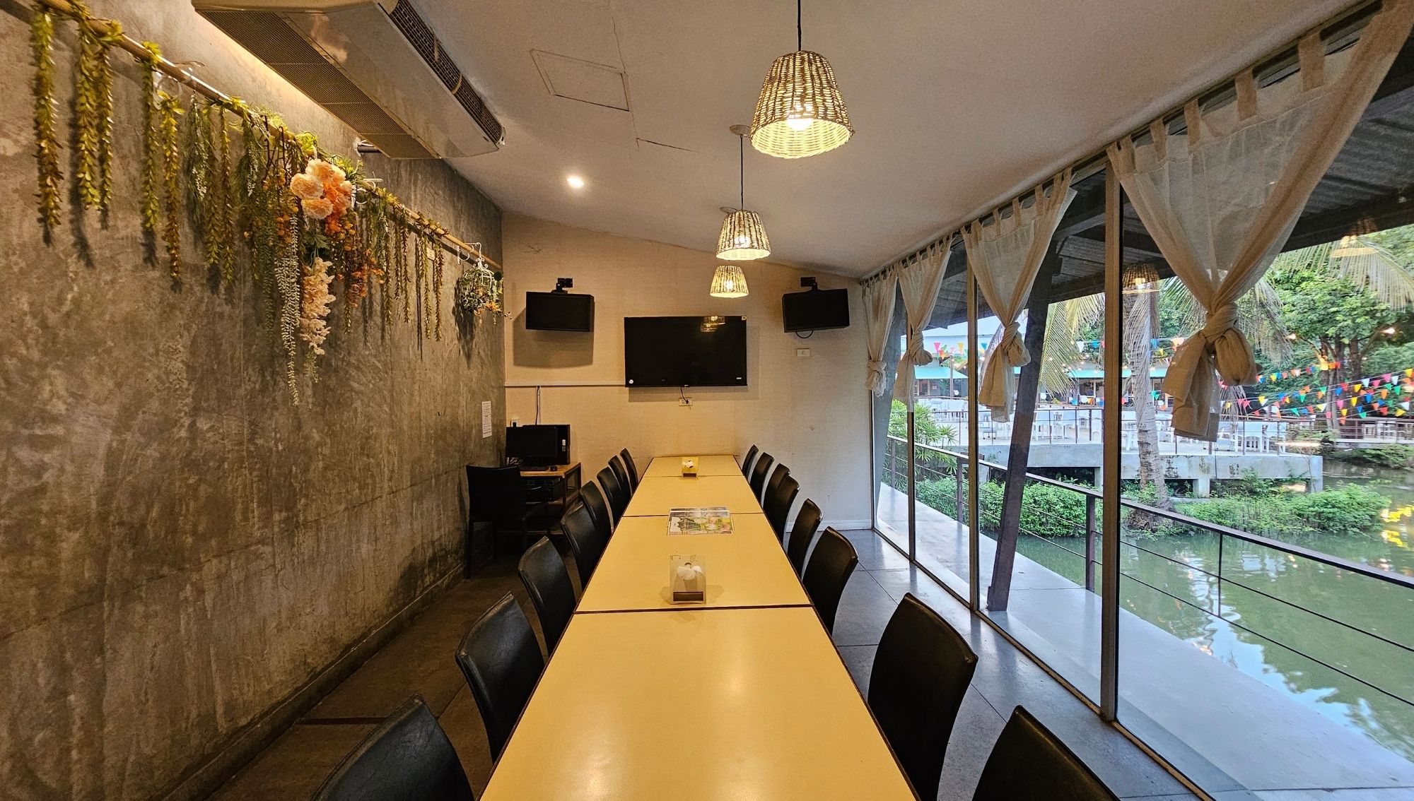 Karaoke ห้องคาราโอเกะ